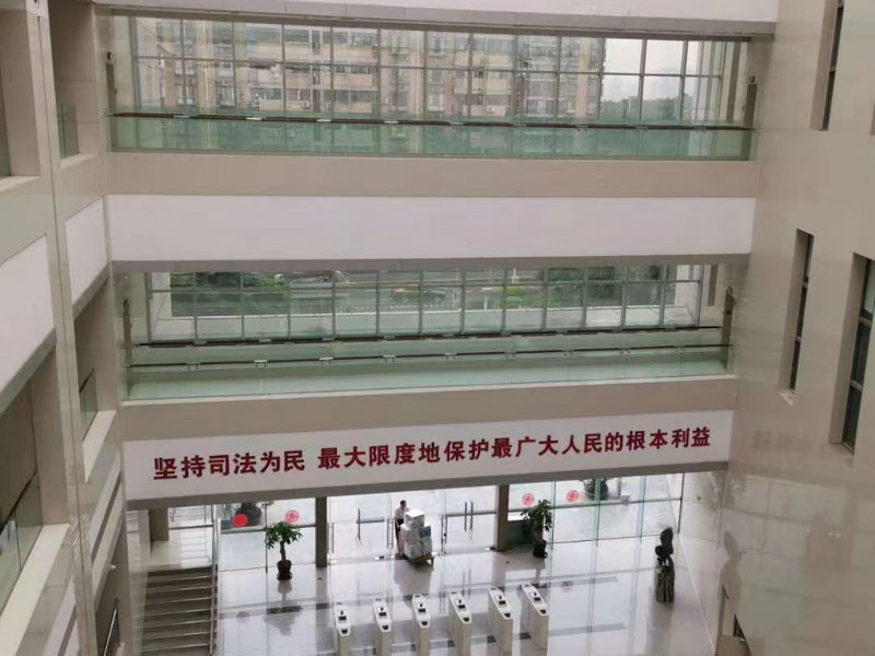 工人在工地受傷，哪幾方承擔(dān)賠償責(zé)任？深圳工傷賠償律師最新解讀