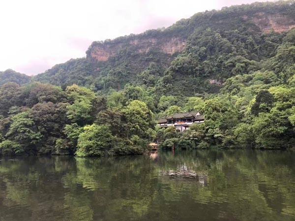 冒用他人信用卡構(gòu)成什么罪？深圳龍崗律師來(lái)回答