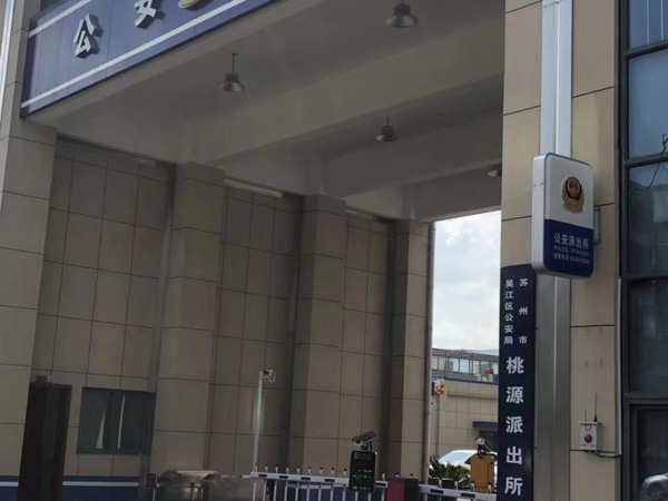 深圳律師事務(wù)所來講講工人在無資質(zhì)的經(jīng)營單位受傷該由誰負(fù)責(zé)